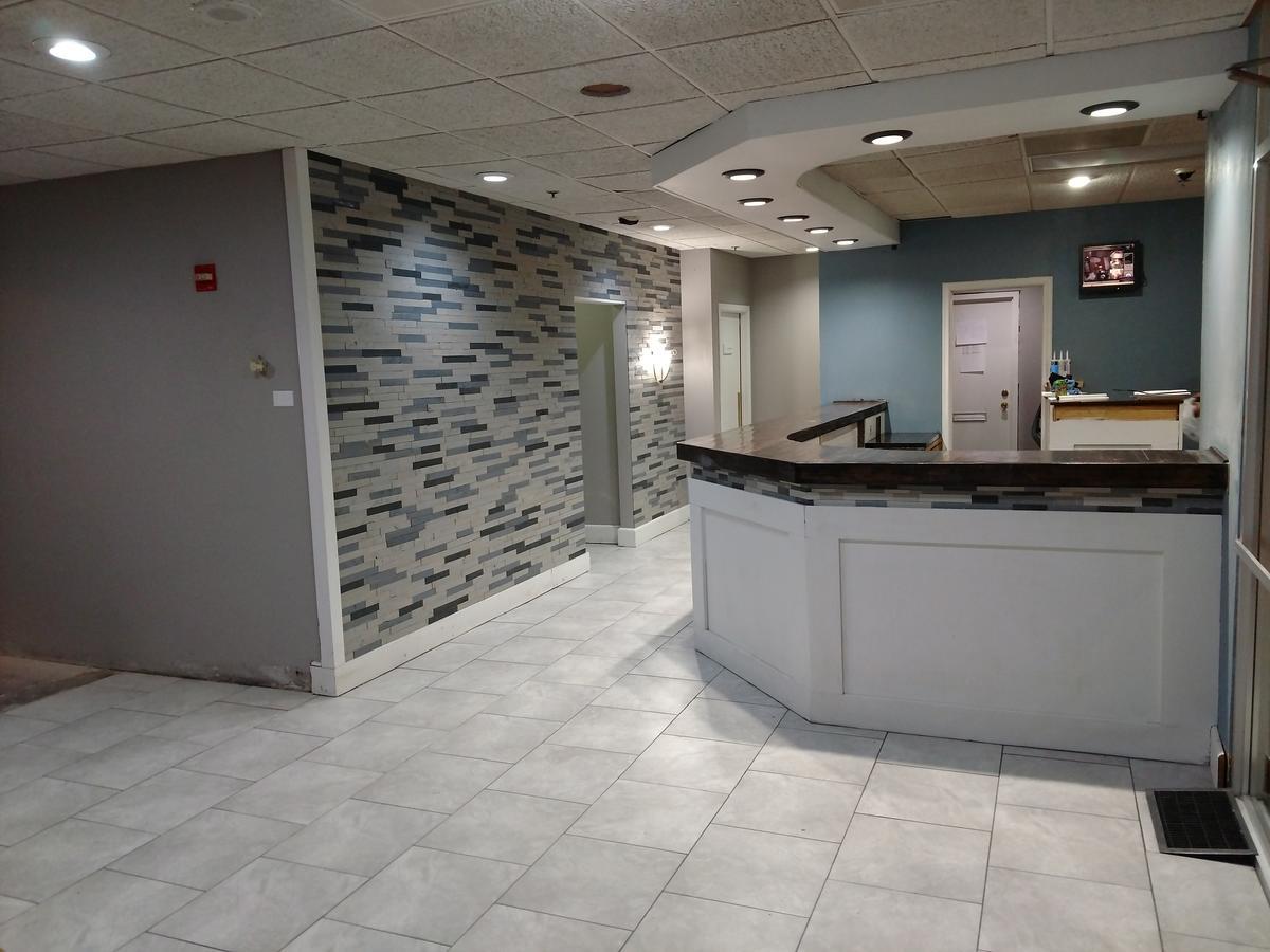 Travelodge By Wyndham Lincoln Northeast Экстерьер фото
